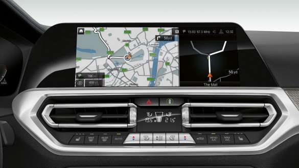 BMW 3 Series Sedan (G20), BMW Live Cockpit Professional. Frontal close-up of the cockpit display of the BMW 3 Series Sedan (G20) with BMW Live Cockpit Professional.