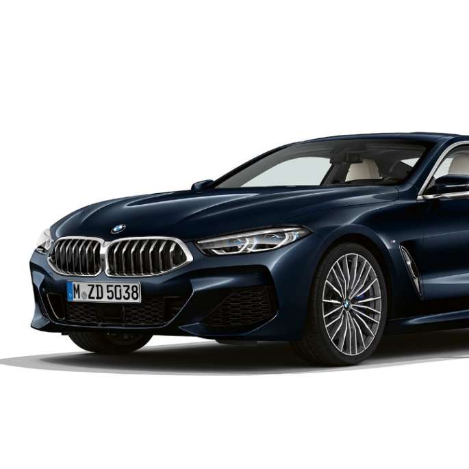 BMW 8 Series Coupé, three-quarter front view. BMW 8 Series Coupé, Carbon Black metallic, three-quarter front view.