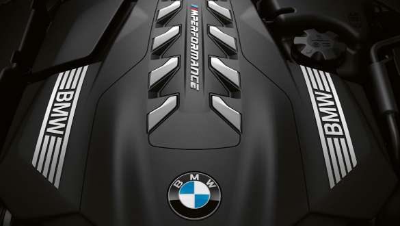 BMW TwinPower Turbo 8-cylinder petrol engine. G15 BMW 8 Series Coupé, top view, BMW TwinPower Turbo 8-cylinder petrol engine. G15