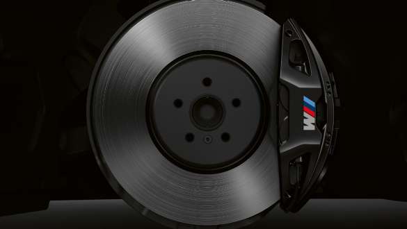 M Sport brake. G15 BMW 8 Series Coupé, side shot on brake disk, blue-coloured M Sport brake. G15