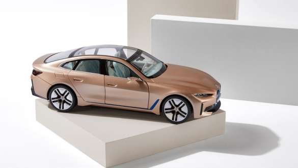 BMW Lifestyle Lookbook 2023 BMW i4 miniature BMW Lifestyle Lookbook BMW i4 miniature