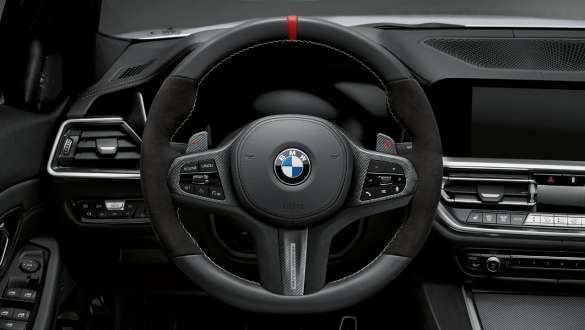 M Performance steering wheel with steering wheel trim, carbon fibre/Alcantara, close-up M Performance steering wheel with steering wheel trim, carbon fibre/Alcantara, close-up