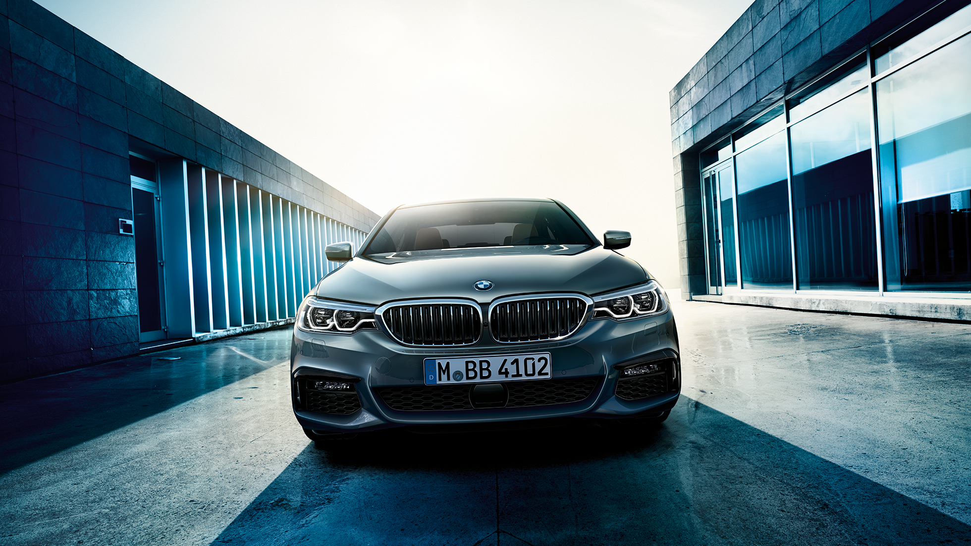 Exterior BMW 5 Series Sedan G30 Exterior BMW 5 Series Sedan highlights 540i Sedan Bluestone metallic front view G30