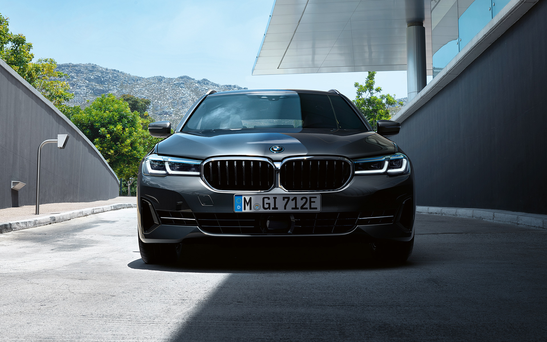 BMW kidney grille and front apron BMW 5 Touring G31 LCI BMW kidney grille and front apron BMW 5 Series Touring G31 Facelift 2020 Sophisto Grey front