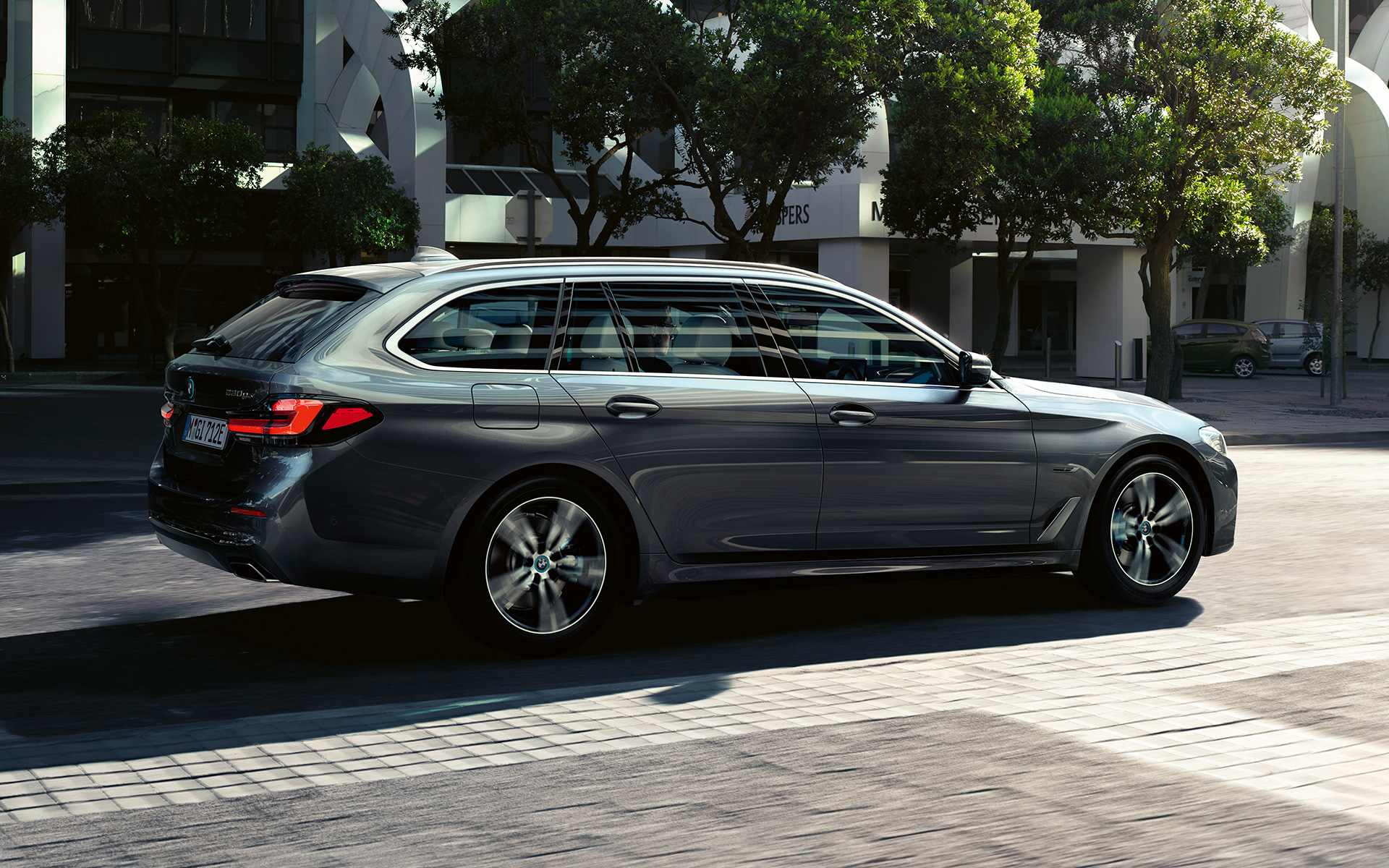 BMW 5 Series Touring G31 LCI 7/8 side view BMW 5 Series Touring G31 Facelift 2020 Sophisto Grey 7/8 side view