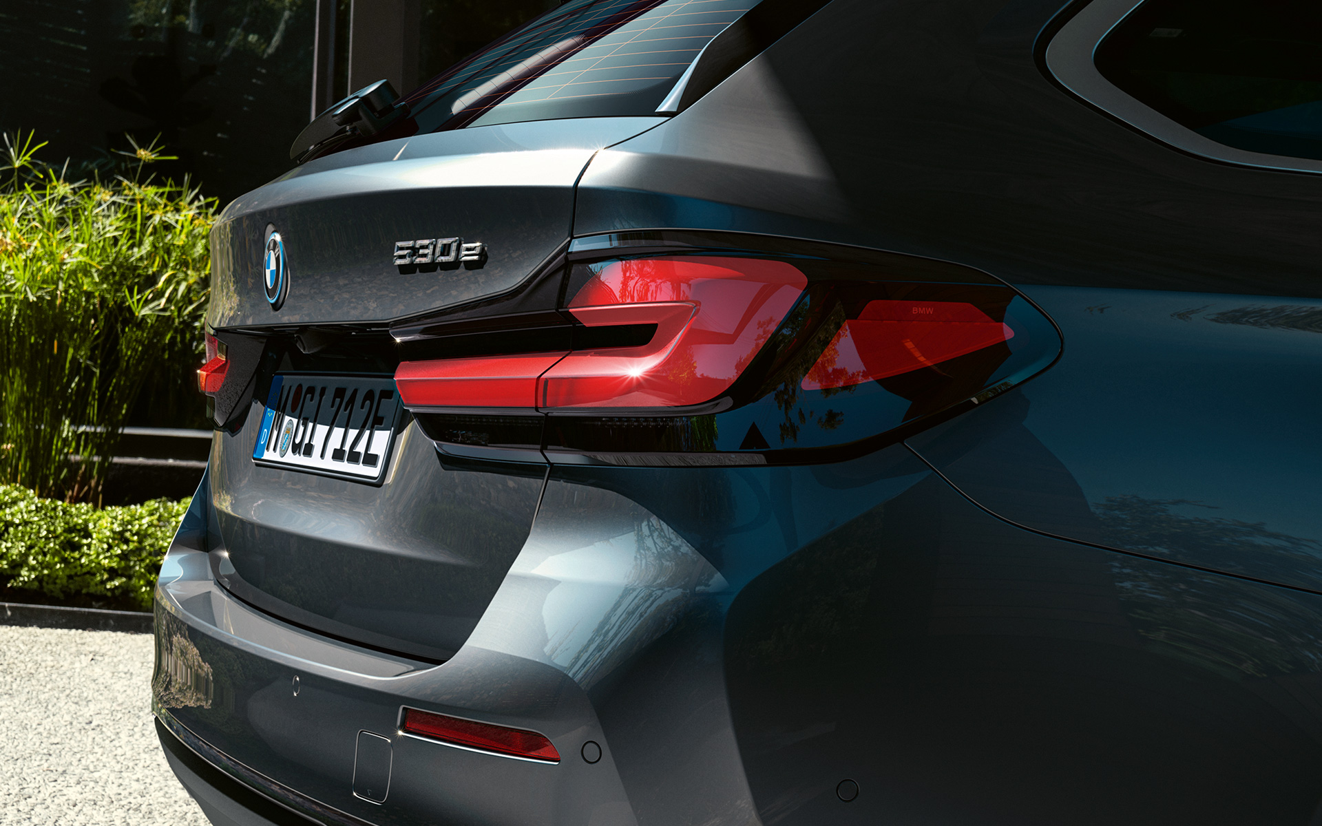 3D shaped rear lights BMW 5 Series Touring G31 LCI 3D shaped rear lights BMW 5 Series Touring G31 Facelift 2020 Sophisto Grey close-up rear