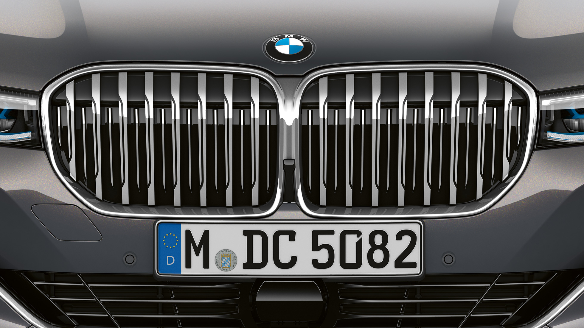 BMW 7 Series Sedan with Exterior Design Pure Excellence, gear selector G11 BMW 7 Series Sedan with Exterior Design Pure Excellence: Close-up of the BMW kidney grille G11