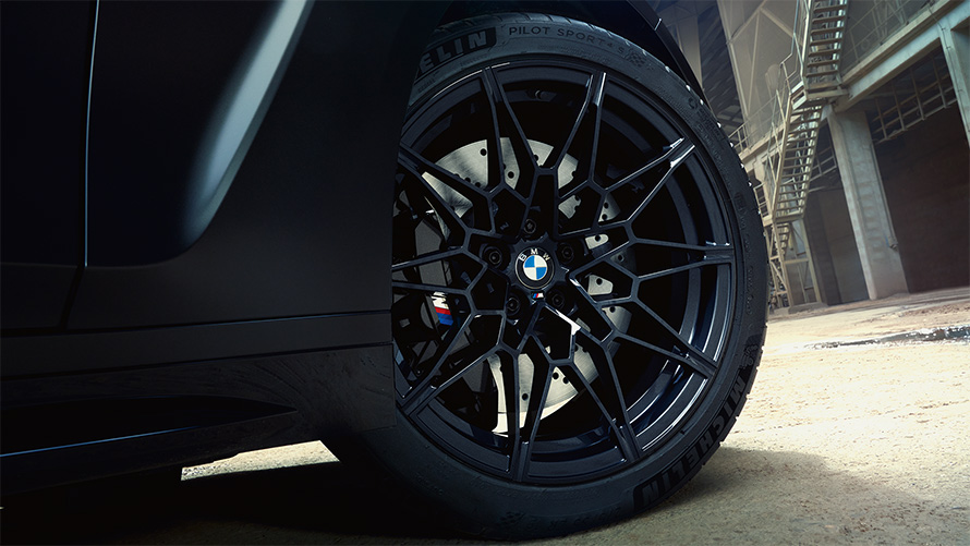 BMW M3 Competition Touring G81 BMW Individual Frozen Black metallic M Compound brake Black close-up view