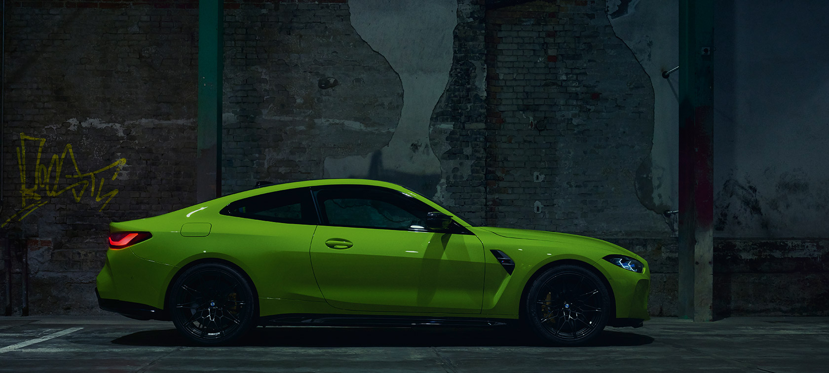 BMW M4 Competition Coupé G82 2020 side view standing BMW M4 Competition Coupé G82 2020 Sao Paulo Yellow side view standing