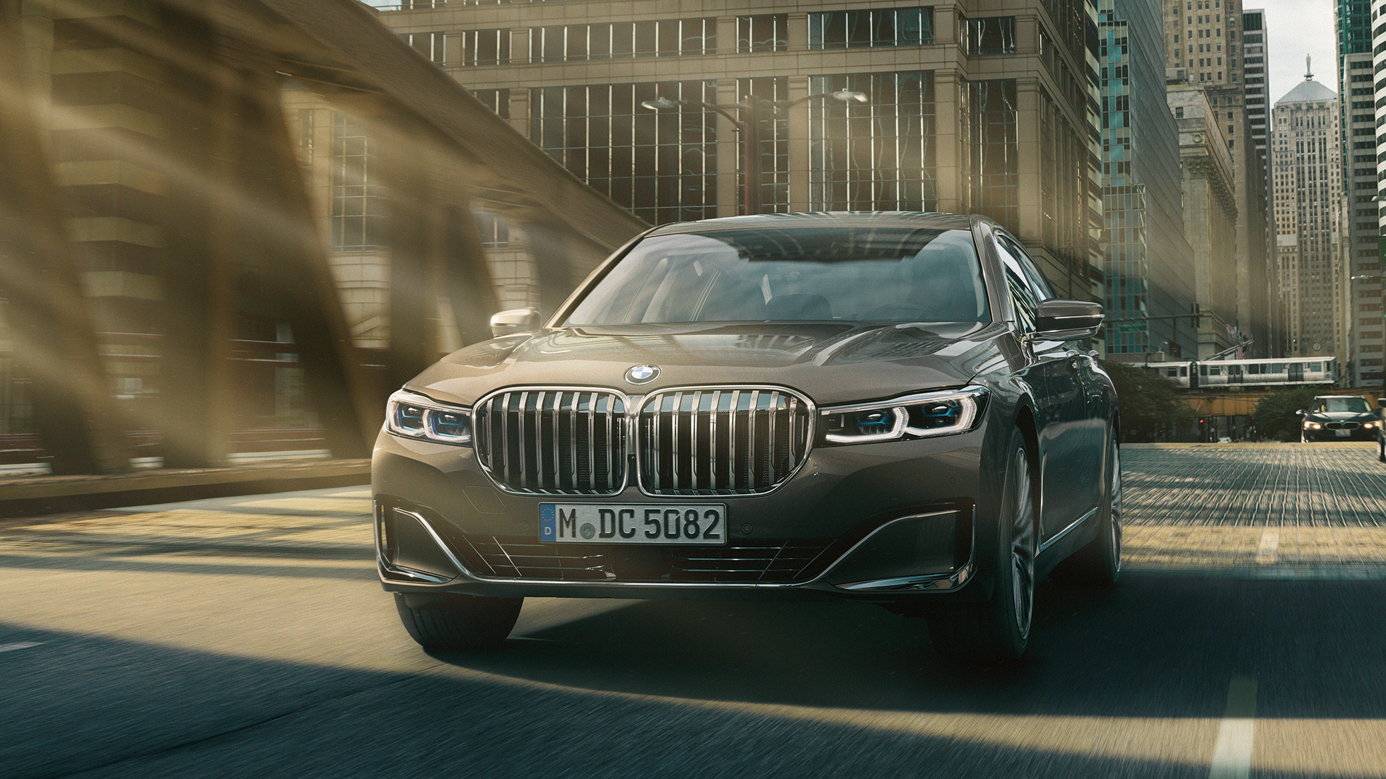 Driving dynamics BMW M760Li xDrive Sedan, driving dynamics
