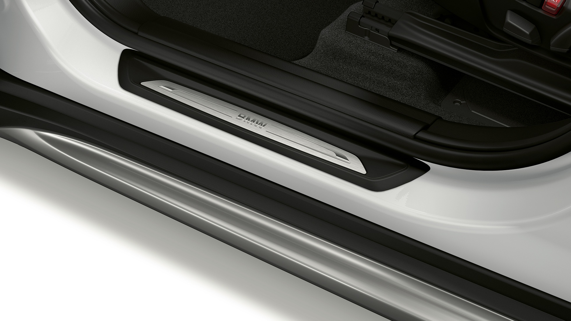 BMW X1, Model xLine, door sill F48 BMW X1, Model xLine, side view with close-up on door sill F48