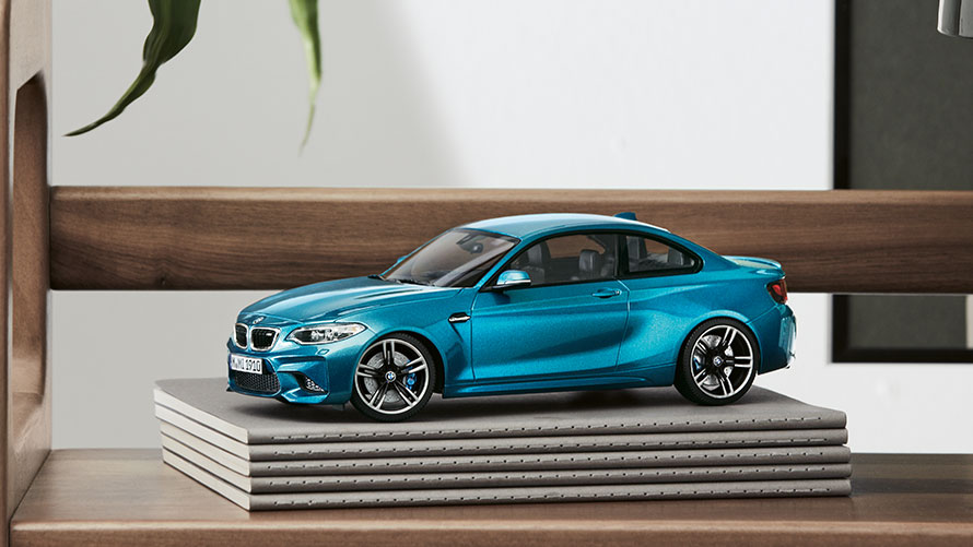 Miniature BMW M2. Miniature BMW M2 in authentic paint colour from BMW Miniatures.
