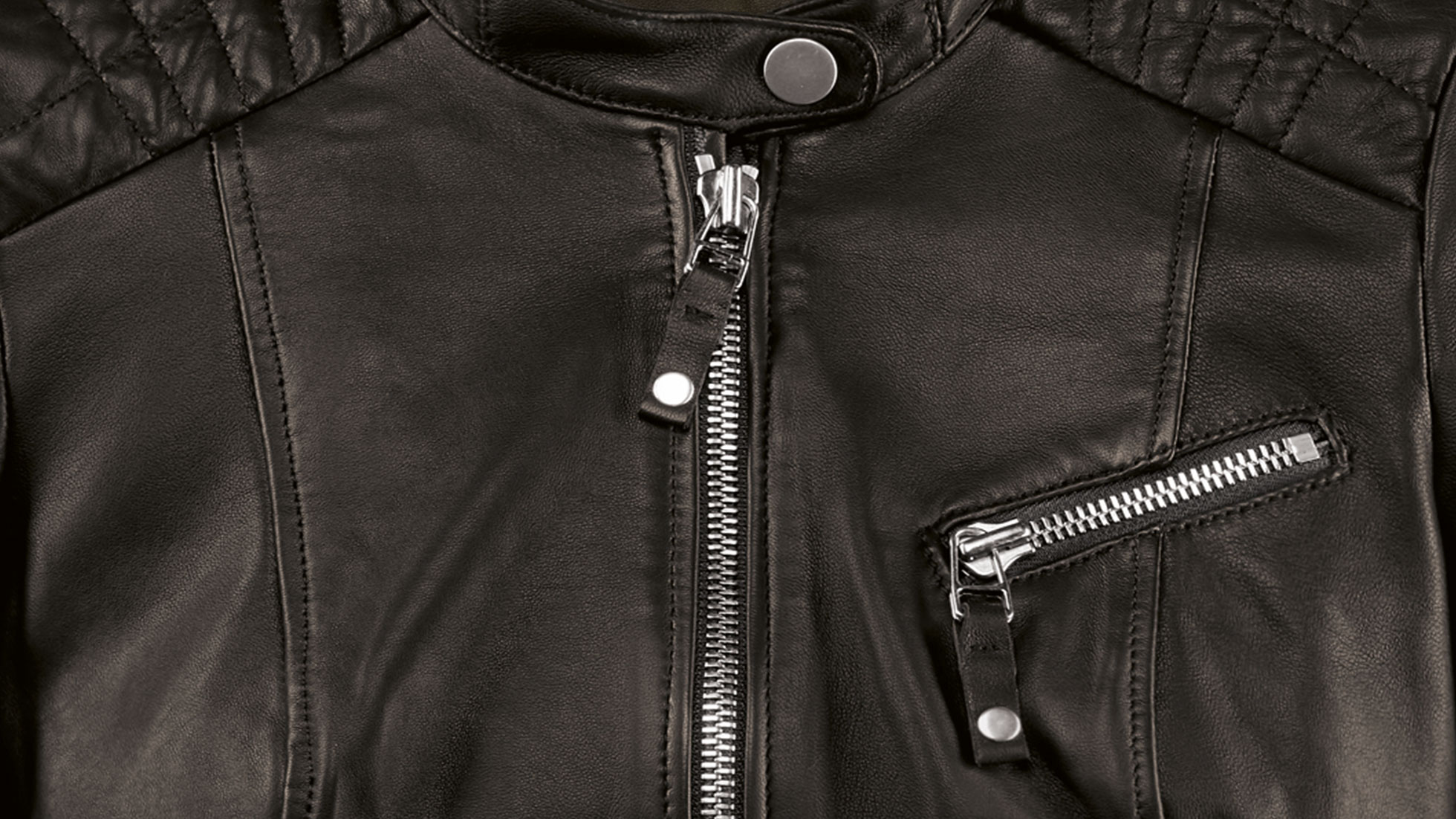 BMW Ladies Leather Jacket. The picture shows a detail of the zip of the BMW Ladies Leather Jacket.