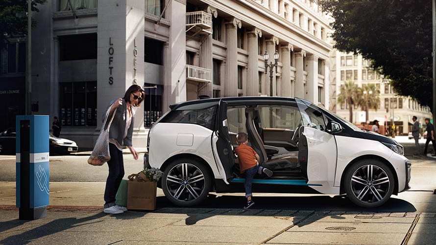 BMW i3 against an urban backdrop BMW range BMW i3 against an urban backdrop with woman and child