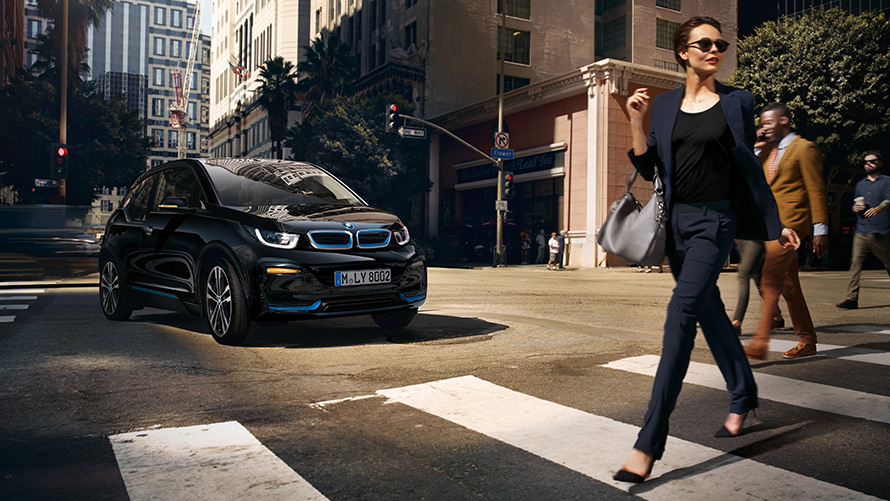 BMW i3s against an urban backdrop BMW charging in everyday use BMW i3s against an urban backdrop