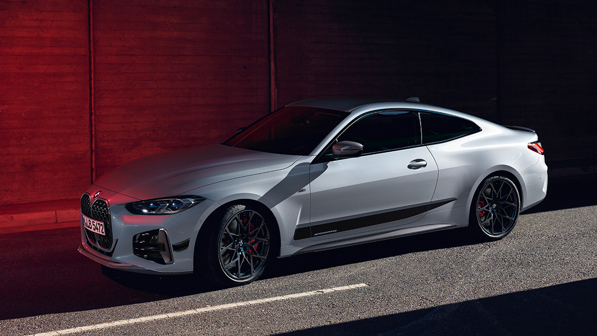 BMW M Performance Parts BMW 4 Series Coupé G22 BMW M Performance Parts BMW 4 Series Coupé G22 side view