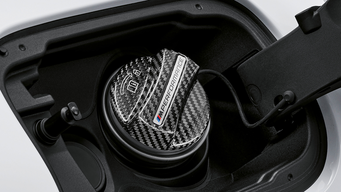 M Performance fuel filler cap carbon fibre BMW 4 Series Coupé G22 M Performance fuel filler cap carbon fibre BMW 4 Series Coupé G22 detail view
