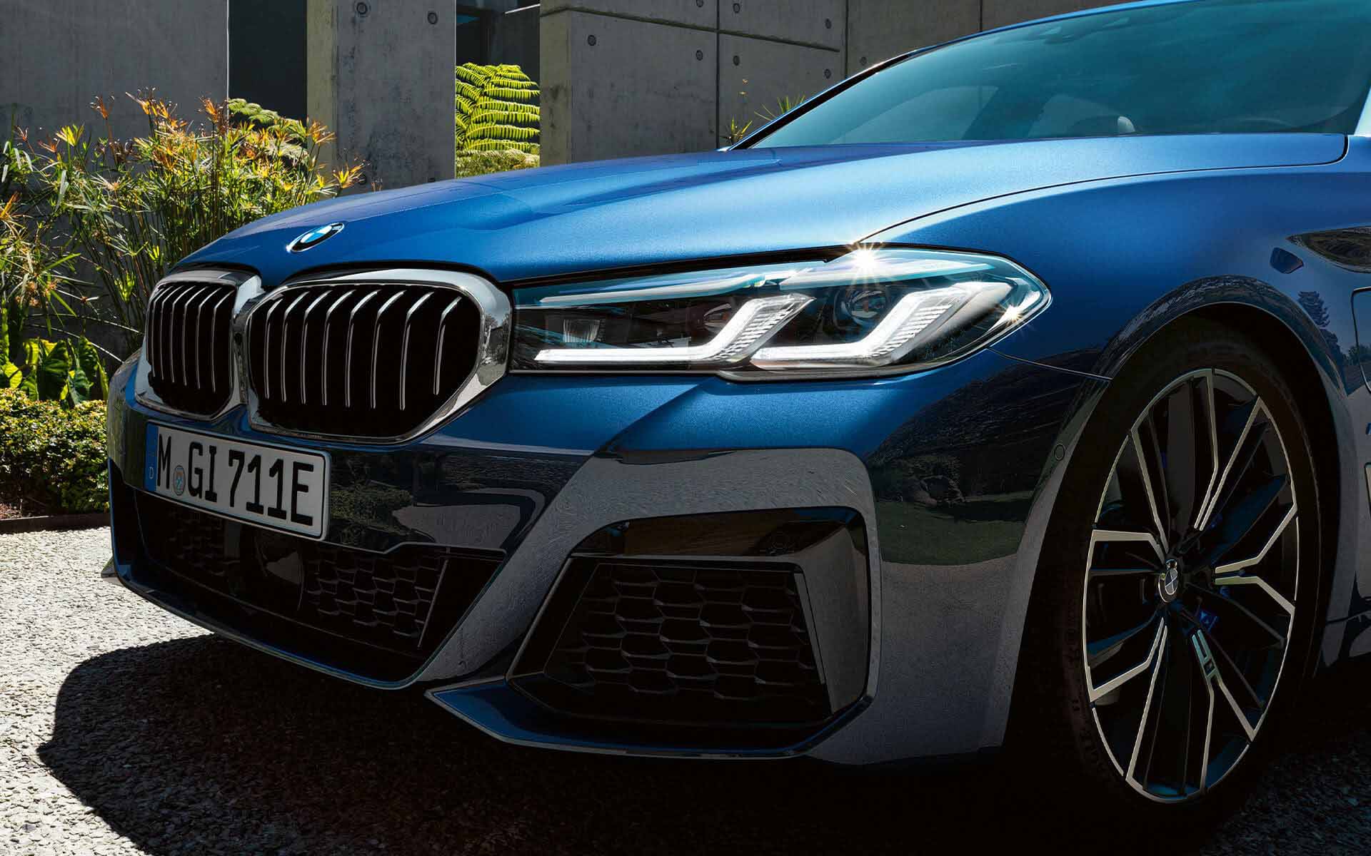 BMW Laserlight BMW 5 Series Sedan G30 BMW Laserlight BMW 5 Series Sedan G30 Facelift 2020 Phytonic Blue close-up front