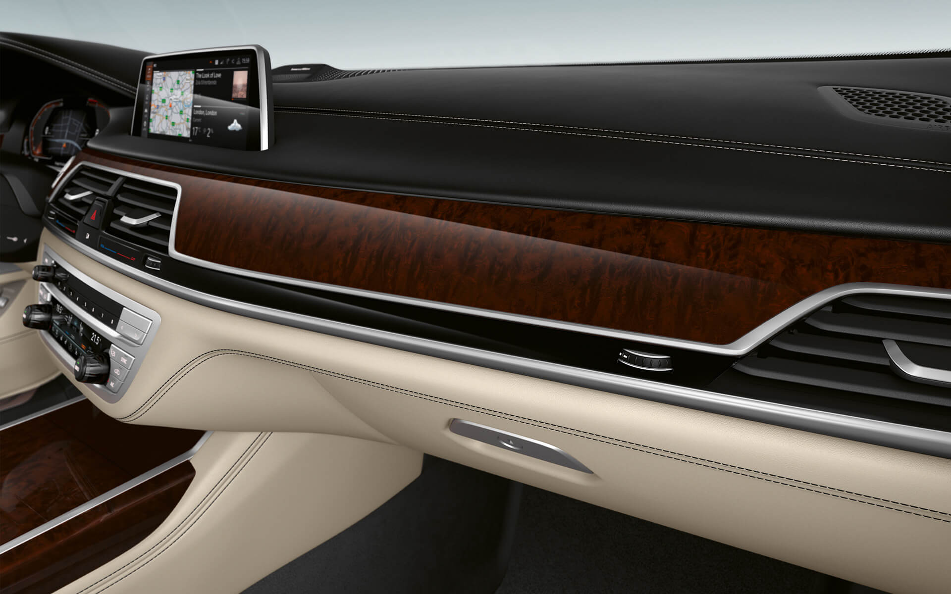 BMW Individual fine-wood trim Ash Grain Black Red high-gloss close-up BMW Individual fine-wood trim Ash Grain Black Red high-gloss close-up