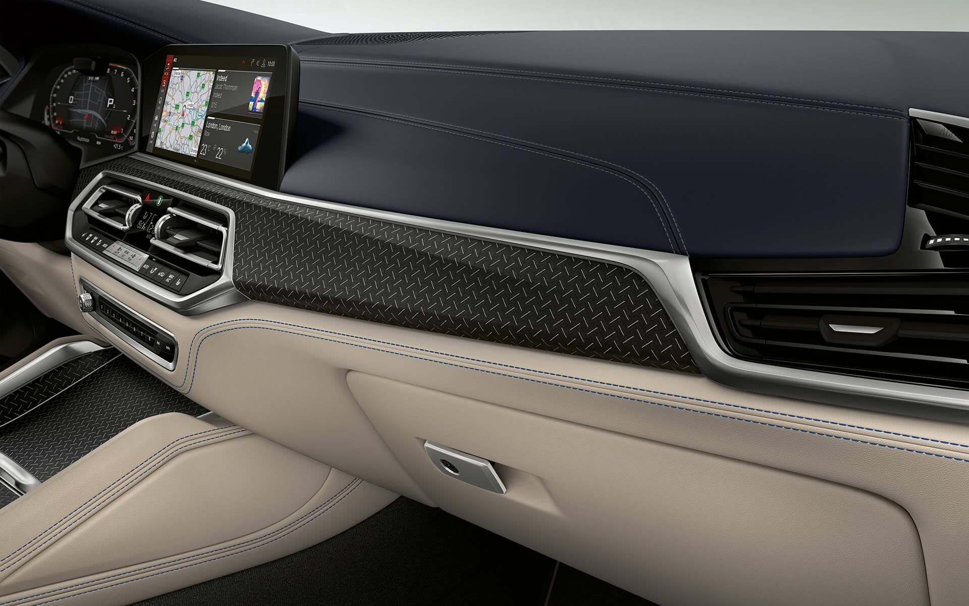 BMW Individual fine-wood trim 'Fineline' Black with aluminium inserts close-up BMW Individual fine-wood trim 'Fineline' Black with aluminium inserts close-up